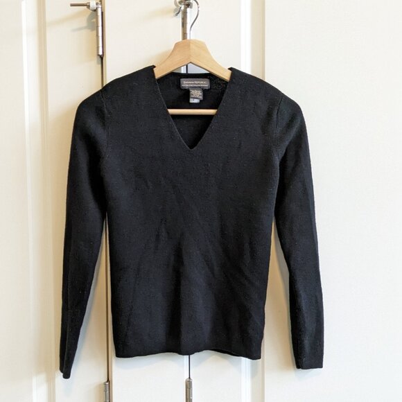 Banana Republic Sweaters - Banana Republic Sweater Women S Black V-Neck Extra Fine Italian Merino 100% Wool
